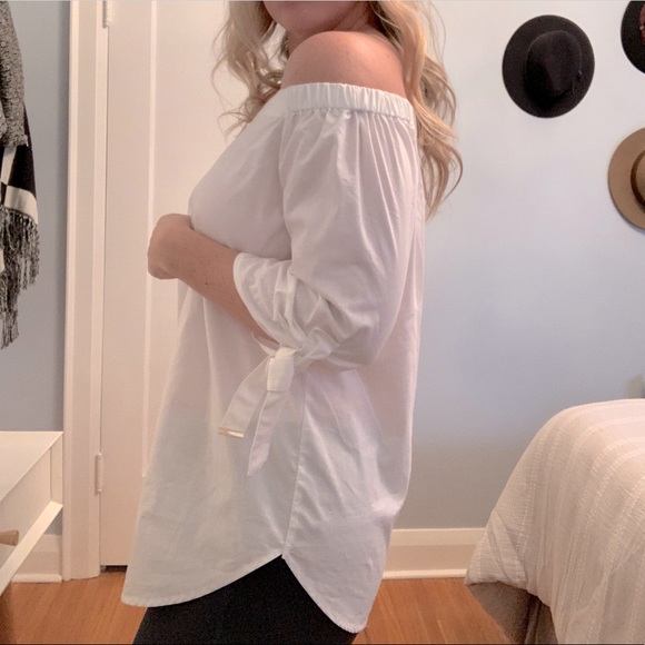 DYNAMITE Off the Shoulder Blouse - Picture 1 of 4